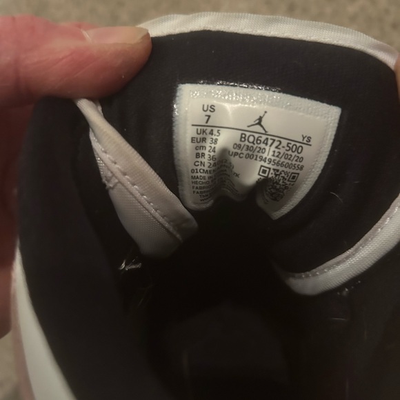 Nike Air Jordan 1 Barely Rose Mid - Picture 8 of 8